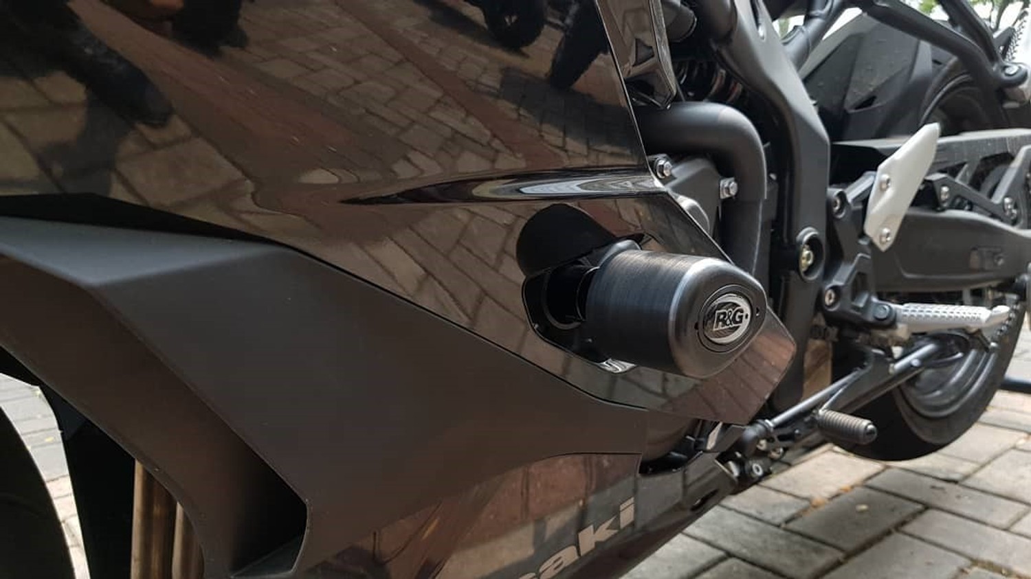R&G Racing Aero Crash Protectors for Kawasaki ZX-25R '20-'22 R&G Racing Aero Crash Protectors for Kawasaki ZX-25R '20-'22